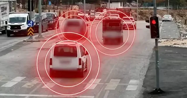 Kırmızı ışığı umursamayan 990 sürücüye ceza yağdı VİDEO İZLE