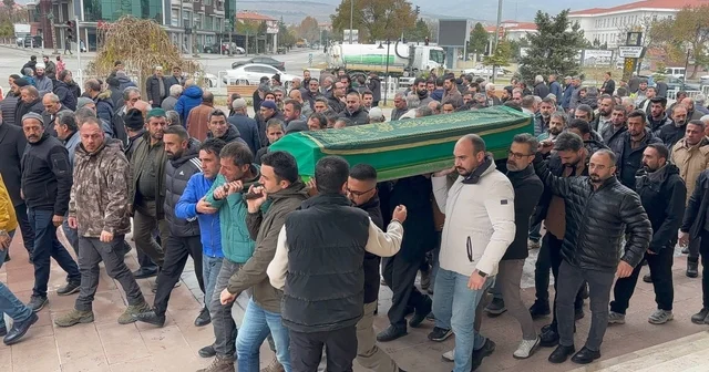 Erzincan da silahla vurularak hayatını kaybeden baba ve oğul son yolculuklarına uğurlandı Erzincan Haberleri