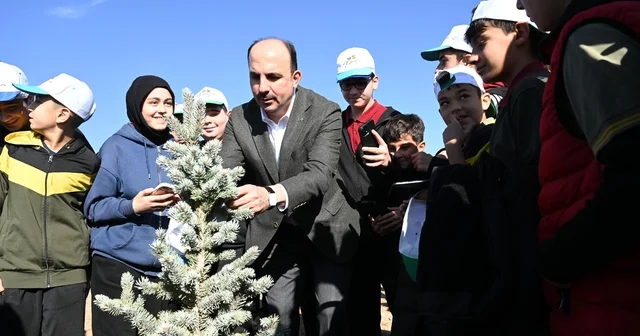 Başkan Altay Geleceğe Nefes Konya ya Hayat programında öğrencilerle fidan dikti Konya Haberleri