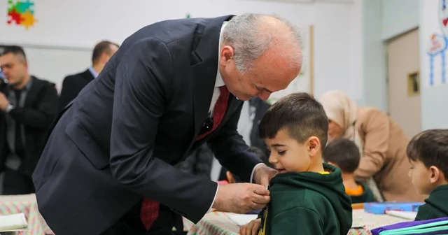 Temiz Şehir Düzce kampanyası okul buluşmalarıyla sürüyor Minik çevre kahramanlarına rozet takıldı Düzce Haberleri