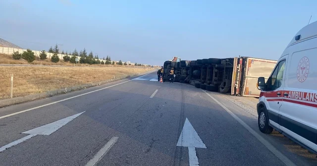 Saman yüklü tır devrildi Afyonkarahisar Haberleri