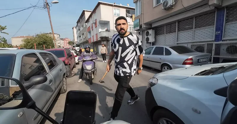 İstanbul da trafik magandaları yine yaptı yapacağını! Araçtan elinde keserle inip bakın ne yaptı