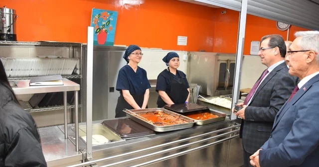 Kaymakam Güldoğan pansiyonda öğrencilerle yemek yedi Manisa Haberleri