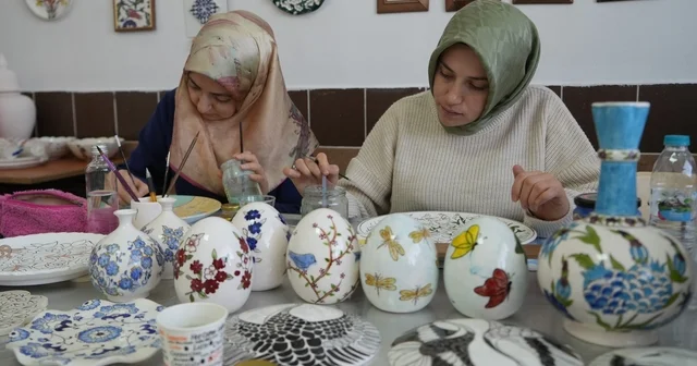 Niğde de renklerin ve motiflerin buluştuğu çini atölyesine büyük ilgi Niğde Haberleri
