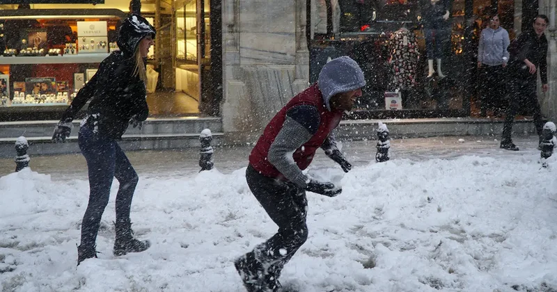 81 ilin 80 inde bekleniyor: Kar için İstanbul a tarih verildi