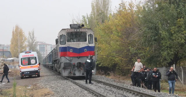 Malatya da yük treninin çarptığı yaya ağır yaralandı Malatya Haberleri