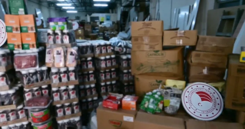 Son dakika: İzmir de yaklaşık 30 ton tarihi geçmiş gıda ürünü ele geçirildi Son dakika haberleri