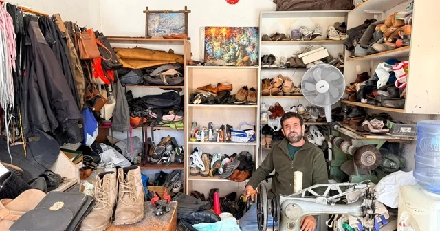 Datça da 26 yıldır ayakkabı tamirciliği yapıyor Datça nın tek ayakkabı tamircisi Arslan, rakibi olmamasından memnun Muğla Haberleri