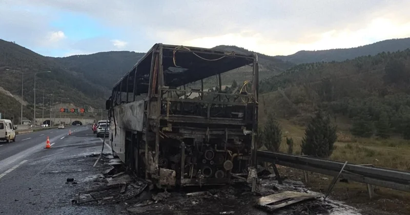 İstanbul İzmir Otoyolu nda öğrencileri taşıyan otobüste yangın çıktı