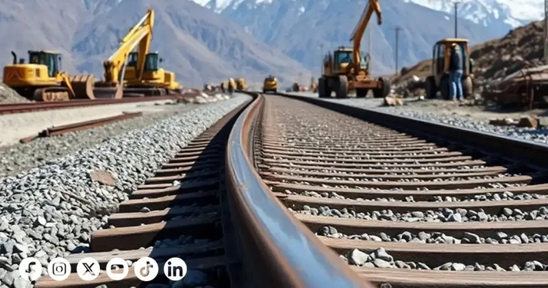 Çin de tren işçilere çarptı! Çok sayıda ölü var
