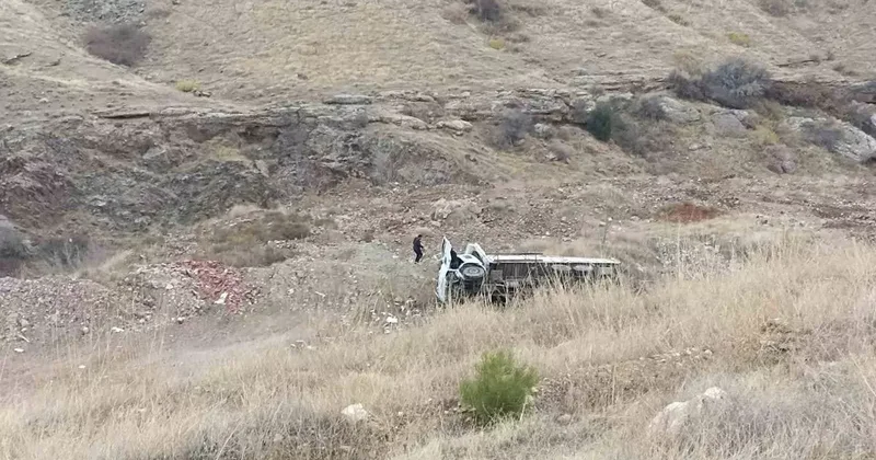 Elazığ’da kamyon devrildi: 1 yaralı