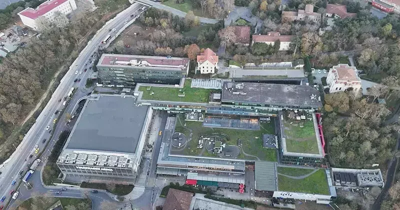 Papa 14.Leo nun ayine katılacağı Volkswagen Arena daki hazırlık havadan görüntülendi