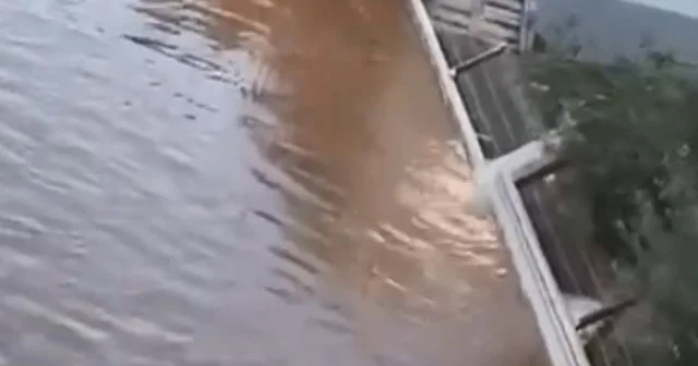 Su basan sitenin istinat duvarı yıkıldı Mersin Haberleri