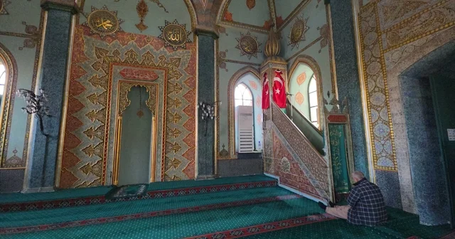 Kütahya nın şaheseri: Yeşil Camii Kentin kültürel mirasında önemli bir yere sahip olan Yeşil Camii, Osmanlı tezyinat sanatının özgün izlerini taşıyan nadide yapılar arasında yer alıyor Kütahya Haberleri