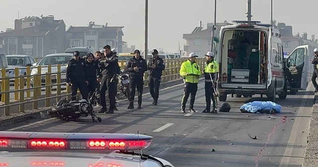 İki aracın arasından geçerken TIR ın altında kalan motosikletli öldü Konya Haberleri