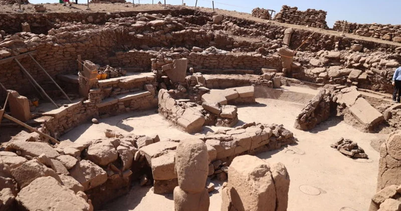 Karahantepe de amfi tiyatroyu andıran Neolitik mimari yapı ortaya çıkarıldı