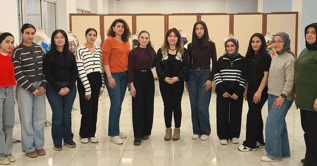 Atık materyallerden giysi tasarladılar Kars Haberleri