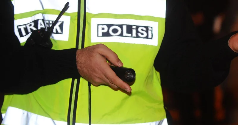 Trafiği tehlikeye düşüren 2 sürücüye 97 bin lira ceza