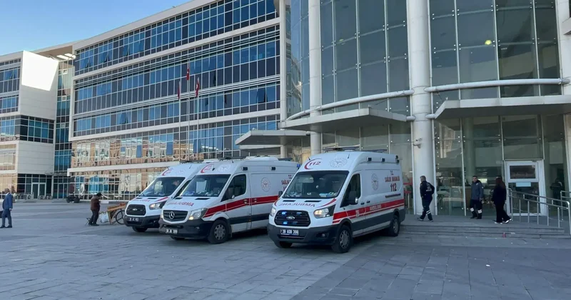 Adliye önünde boşanma davası sonrası kavga: 5 yaralı