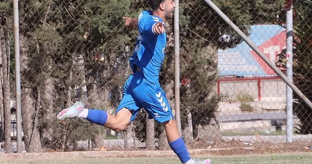 Aliağa Helvacı Spor un genç yıldızı Eray 3. Lig e transfer oldu İzmir Haberleri