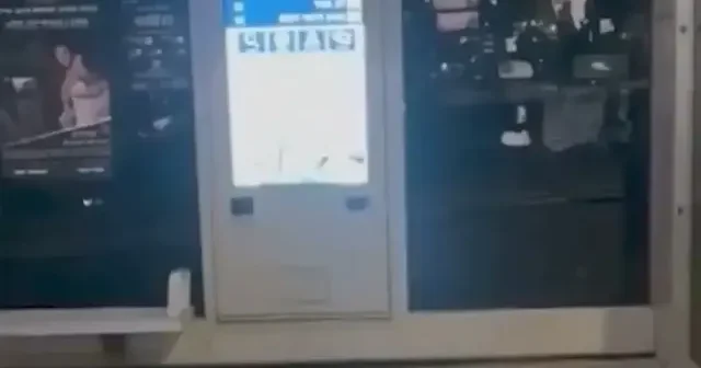 Filistinli hackerlar otobüs durakları ekranlarına sızıp İsraillilere Ebu Ubeyde nin sesini dinletti VİDEO İZLE