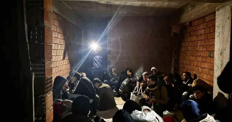 Düzensiz göçmenler inşaatta yakalandı