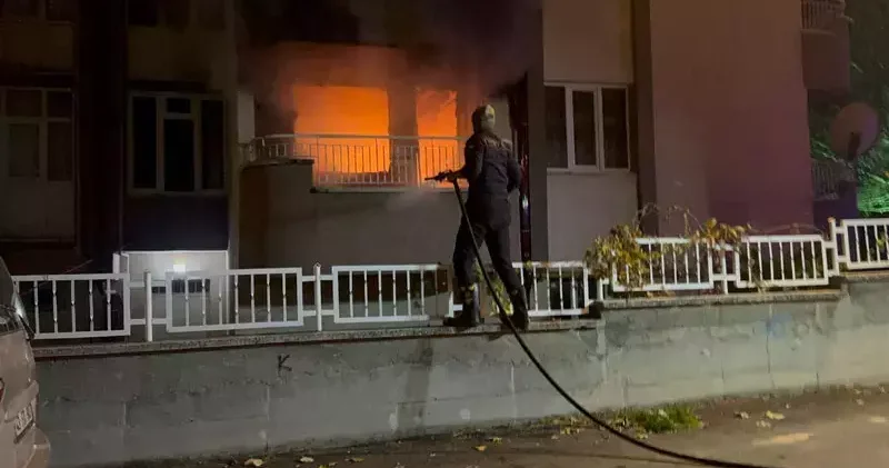 Kütahya da 8 katlı apartmanda yangın: 1 ölü, 2 yaralı