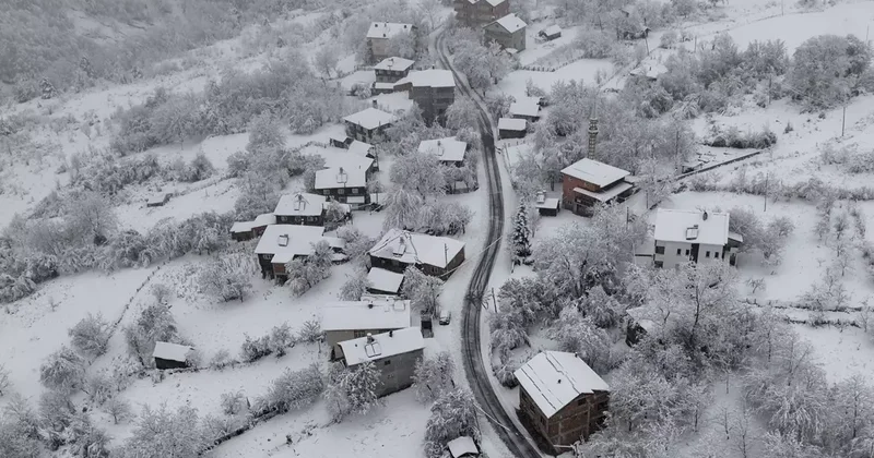 Kar başladı, bazı kentler beyaza büründü! İstanbul, Ankara, Bolu, Sivas, Ardahan dan kar manzaraları...