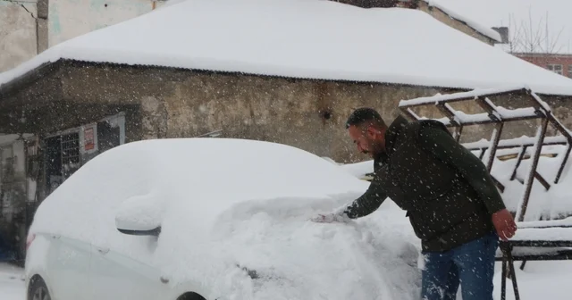 Karlıova da yoğun kar; 10 köy yolu kapandı Bingöl Haberleri