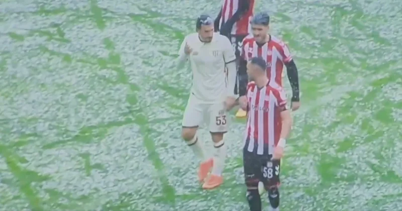 Göz gözü görmedi! Yoğun kar yağışı maçı durdurdu Sözcü Gazetesi