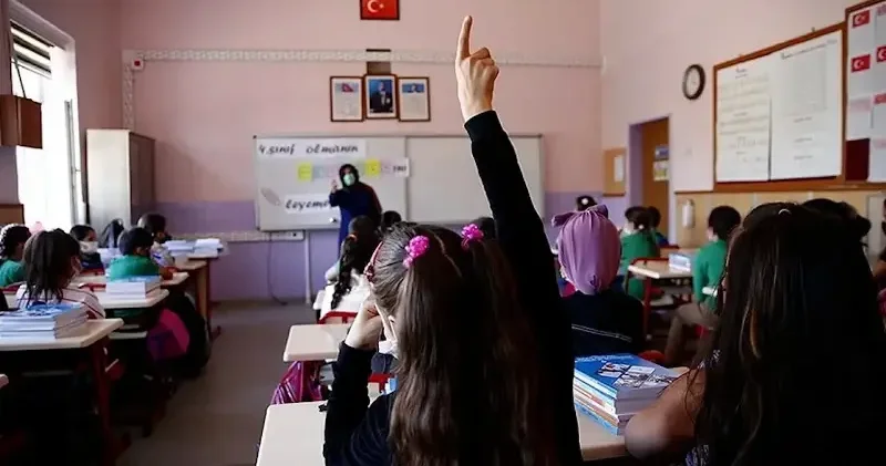 15 TATİL TAKVİMİ 2026 BELLİ AÇIKLANDI: 15 günlük yarıyıl tatili ne zaman? MEB sömestr karne tatili tarihi 2026 Son Dakika Haberleri