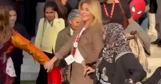 Gülben Ergen’den Adıyaman’da tepki çeken hareket: Halayda yanındaki başörtülü kadını görünce elini aniden bıraktı VİDEO İZLE