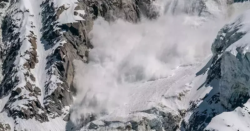 Yunanistan da dağda kaybolan 4 kişinin çığ altında cesedi bulundu