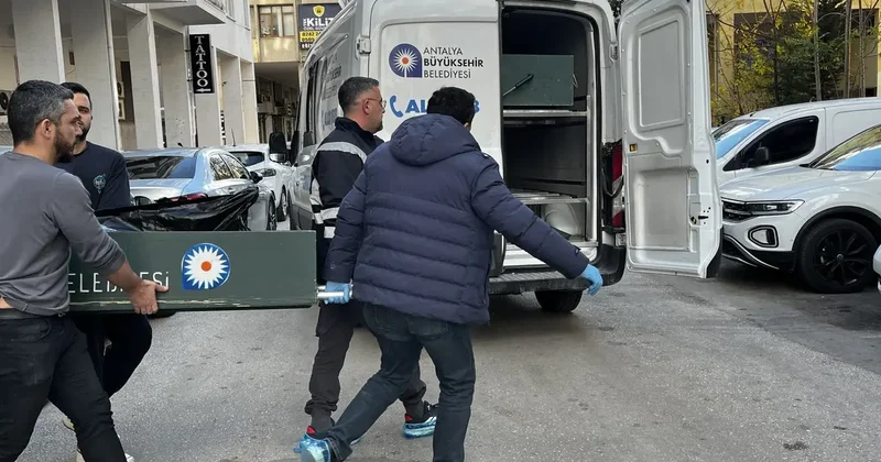 Antalya da yaşlı kadın evinde ölü bulundu