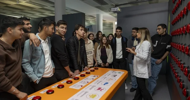 Tarsus Üniversitesi öğrencileri Mercan Bilim Merkezi nde bilimle buluştu Mersin Haberleri