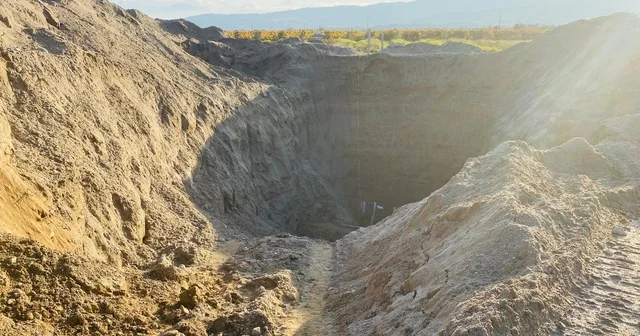 Devasa çukur kazıp tarihi eser aradılar Denizli Haberleri