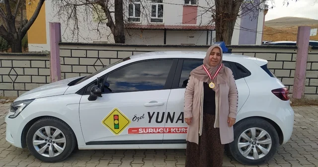 Çocukluk hayali olan ehliyete 60 yaşında kavuştu Konya Haberleri