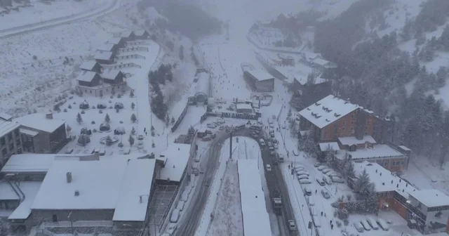 Palandöken de kar kalınlığı 70 santimetreyi geçti; kayak merkezi dronla görüntülendi Erzurum Haberleri