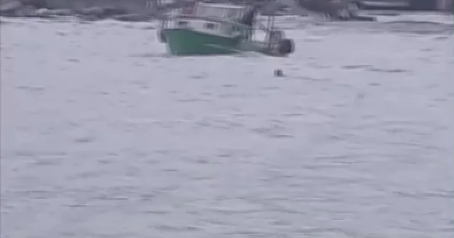 Ereğli de fırtınada sürüklenen tekne köprüye çarptı Zonguldak Haberleri