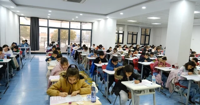 Diyarbakır da matematik sınavına 3 bin başvuru Diyarbakır Haberleri