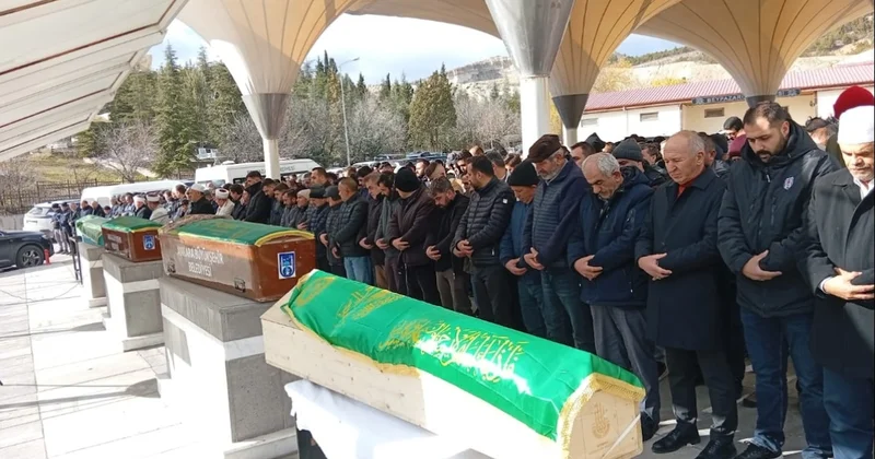 Kazada ölen aynı aileden 3 kişi, son yolculuklarına uğurlandı Sözcü Gazetesi