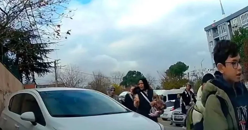 Öğrencilerin üzerine otomobilini süren sürücü yakalandı; ehliyetine el konuldu, psikoteknik değerlendirmeye sevk edilecek