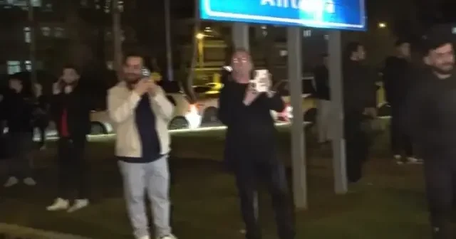 Köprüden atlamak üzere olan kadını canlı yayın açarak izlediler: Bu kadar adam boşa bekledik VİDEO İZLE