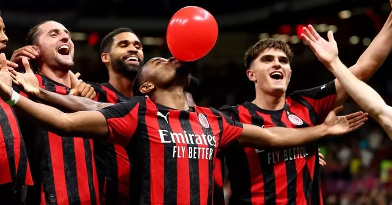 Galatasaray ve Fenerbahçe ye aynı isim! 80 milyon euroluk yıldız, İstanbul a gidiyor diyerek duyurdular