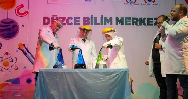 Eski bakan Özlü, Düzcelilere bilimi sevdirdi… 27.448 kişi ziyaret etti