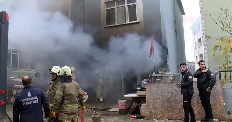 Çekmeköy’de 3 katlı binanın giriş katındaki depoda çıkan yangın söndürüldü