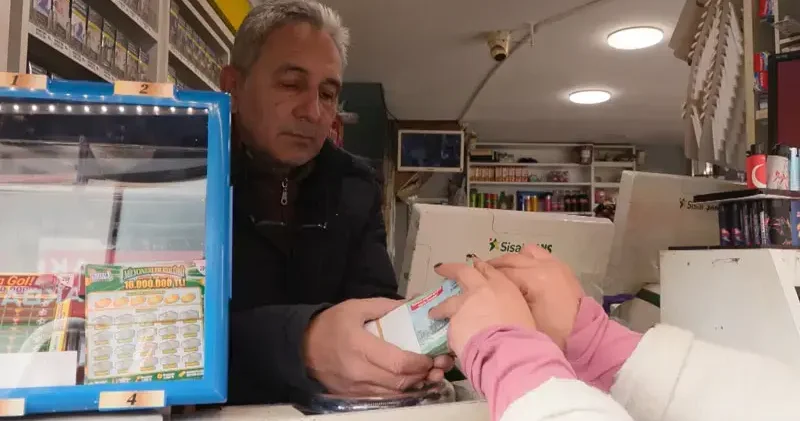 Yılbaşı öncesi Kadıköy’deki Milli Piyango bayilerinde yoğunluk