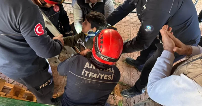 Foseptiğe düşen 6 yaşındaki Eyüp ün yardımına komşusu koştu: Annesi çalışmaları gözyaşlarıyla izledi