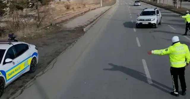 Erzurum’da sivil trafik ekiplerinden sıkı denetim: 2 ayda 4 bin araç kontrol edildi VİDEO İZLE