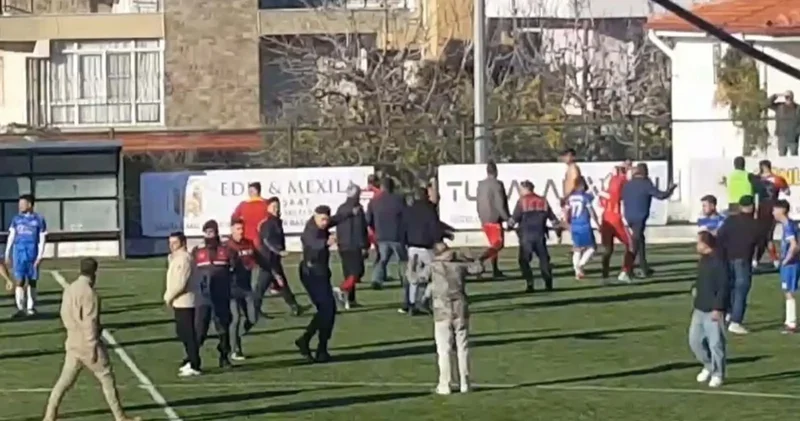 Maç sonu kavga eden futbolcuları jandarma ayırdı